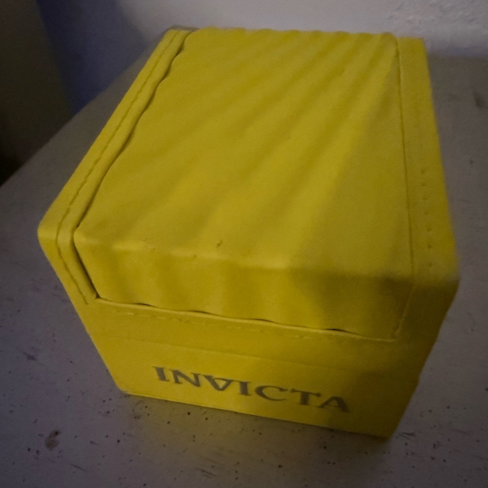 Invicta Gold and Blue Men's Watch - Picture 4 of 5